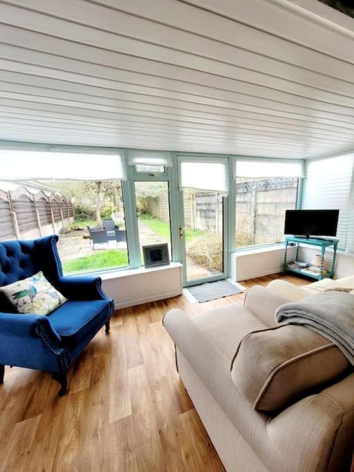 Riverside Bungalow - Direct River Access! Ystradgynlais Buitenkant foto