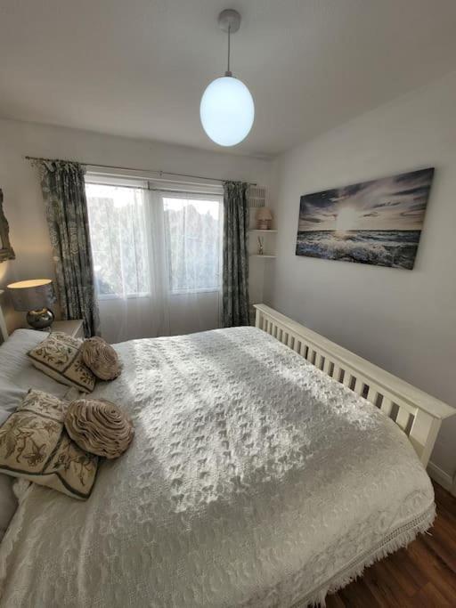 Riverside Bungalow - Direct River Access! Ystradgynlais Buitenkant foto