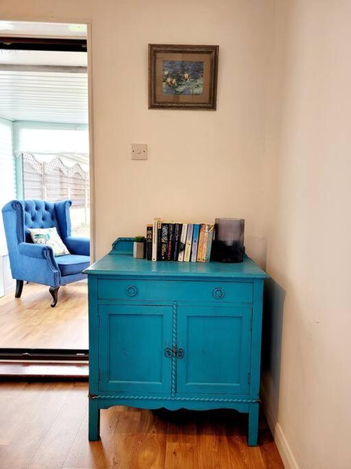 Riverside Bungalow - Direct River Access! Ystradgynlais Buitenkant foto