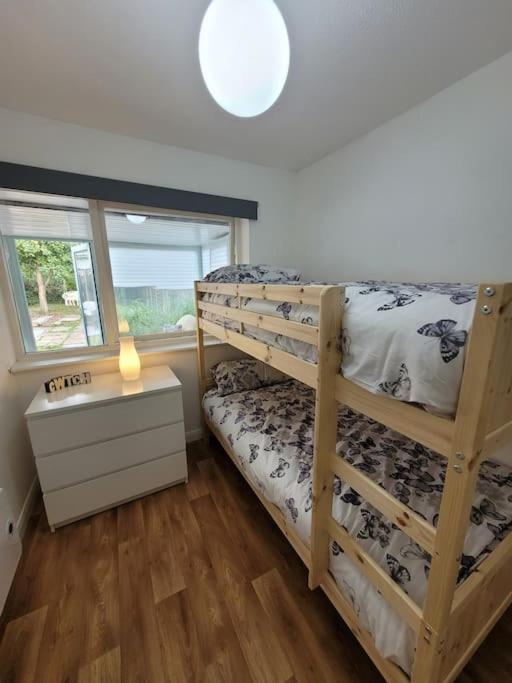 Riverside Bungalow - Direct River Access! Ystradgynlais Buitenkant foto
